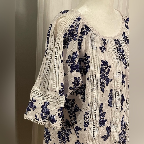 Embroidered blue and white tahari‎ - Picture 1 of 7